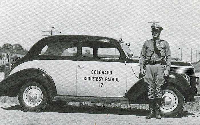 Colorado police car and officer image