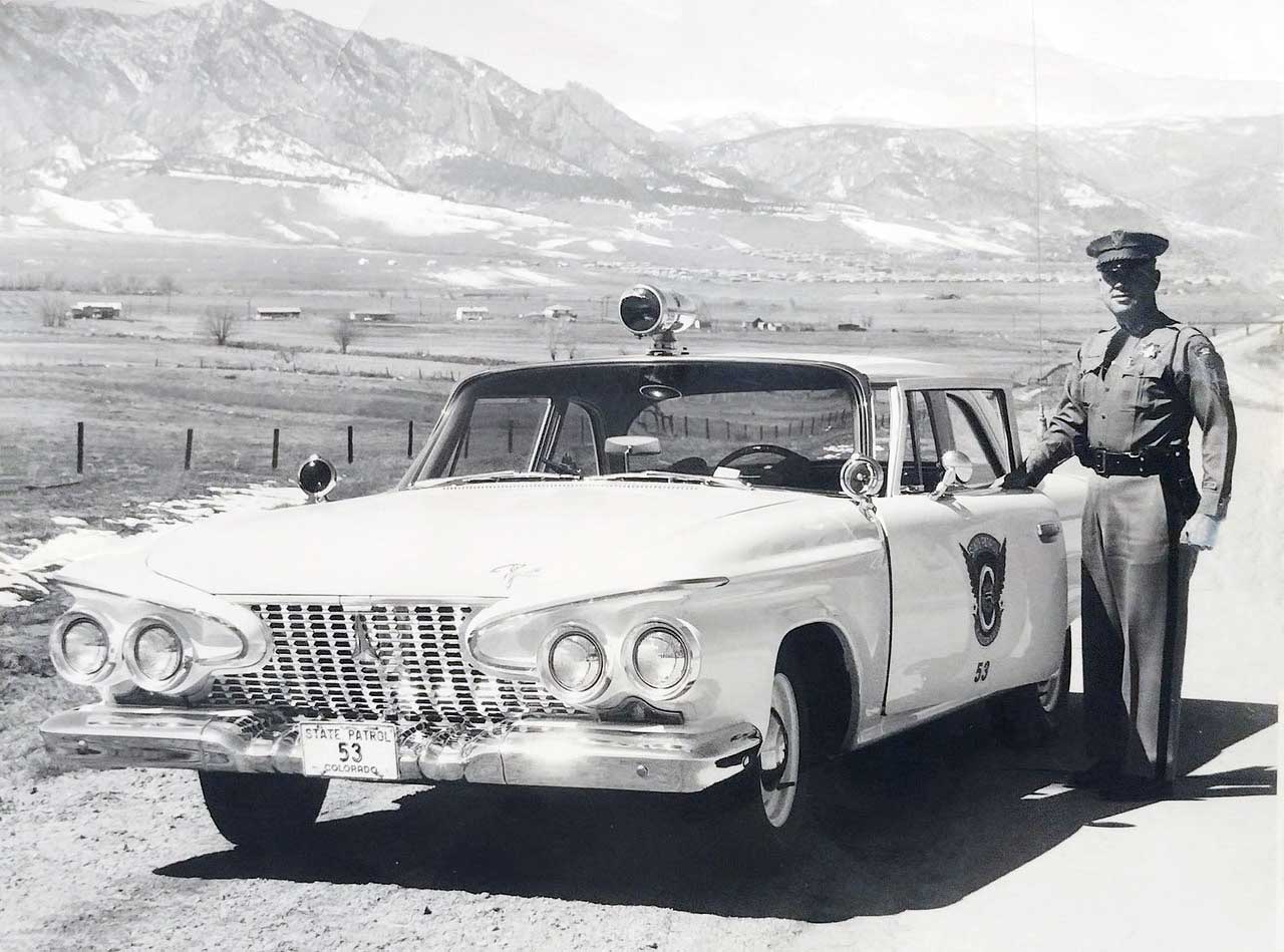 Colorado police car and officers image