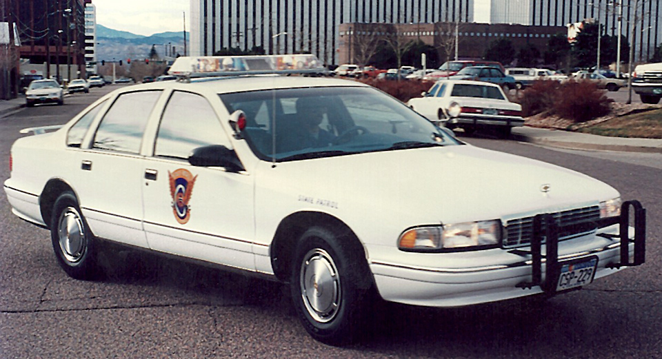 Colorado police car and officer image