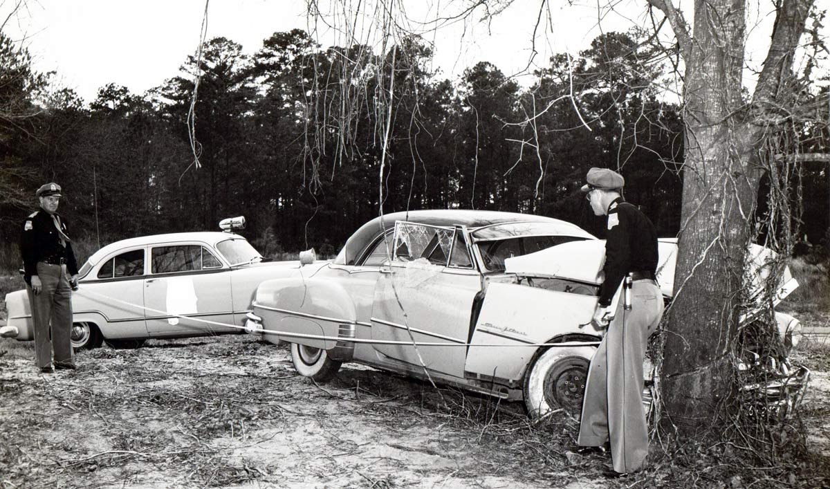 1952 Alabama police car and officer