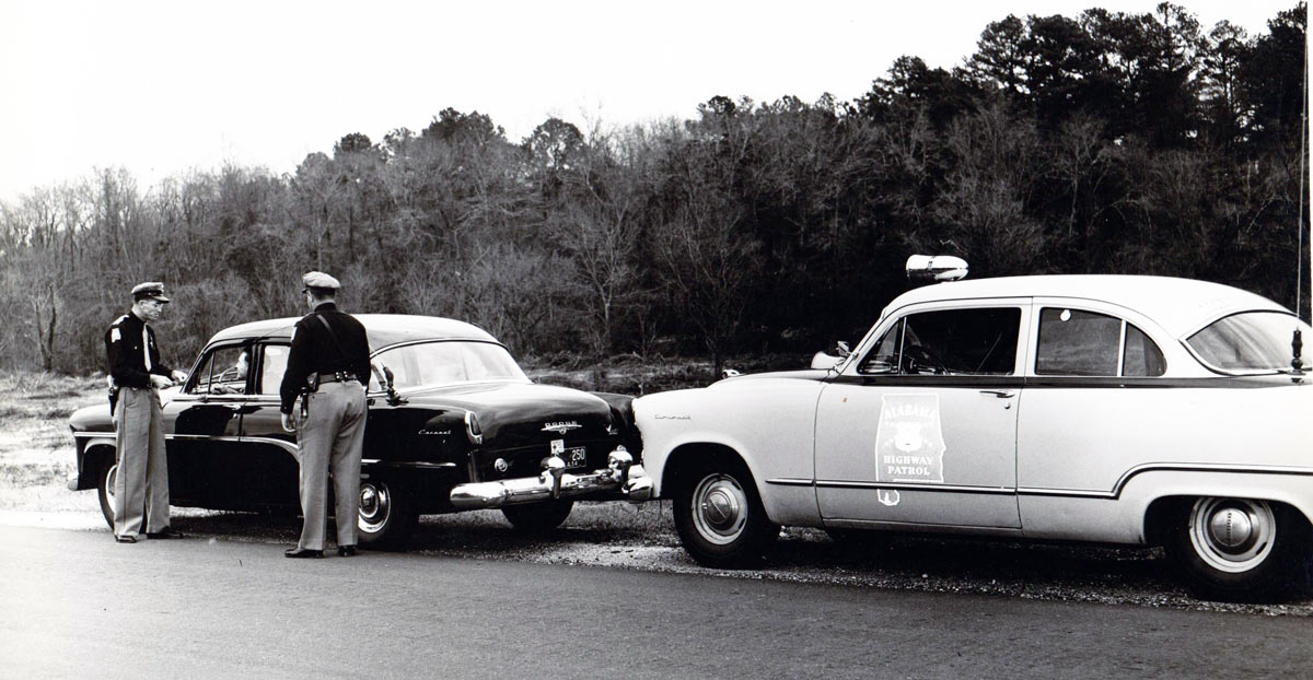 1952 Alabama police car and officer