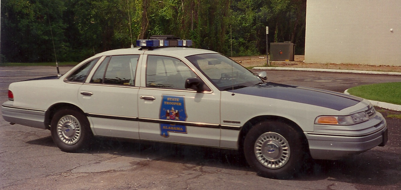 Alabama picture of police officer and carr